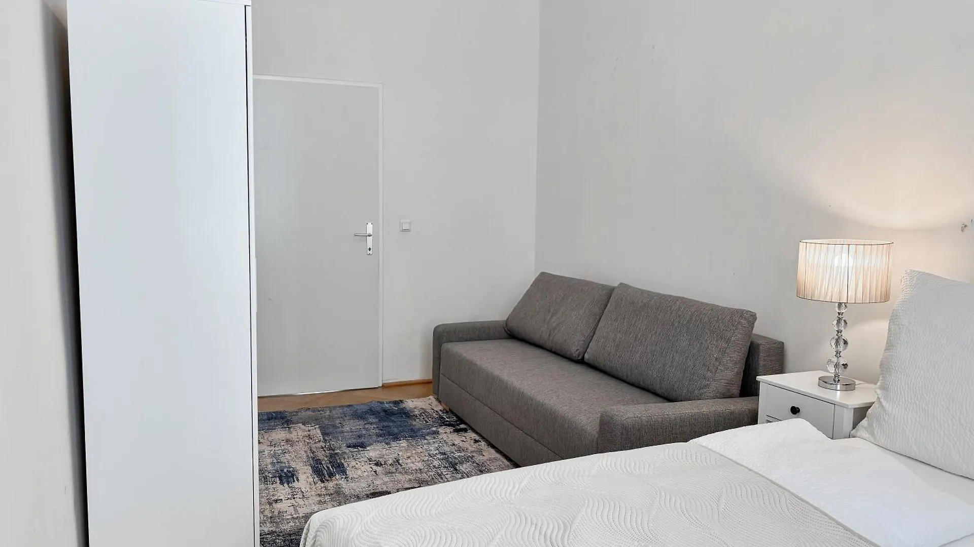 Stylish I 5 Minutes To U1 Reumannplatz I 15 Min To City Center فيينا
